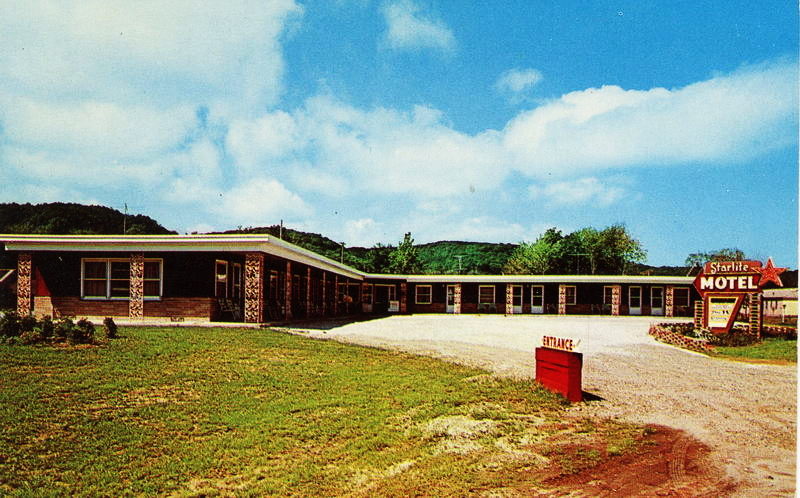 Superior Motel & Suites (Star-Lite Motel, Star Lite Motel) - Vintage Postcard